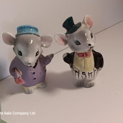 Vintage planters and vintage mouse salt & pepper shakers Norcrest Rabbitt