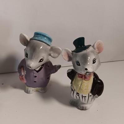 Vintage planters and vintage mouse salt & pepper shakers Norcrest Rabbitt