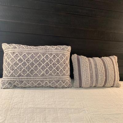 Neutral Toned Accent Pillows with Bedspread & More (B1-HS)