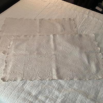 Neutral Toned Accent Pillows with Bedspread & More (B1-HS)