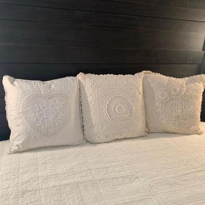 Neutral Toned Accent Pillows with Bedspread & More (B1-HS)