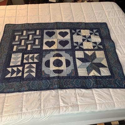 Quilts & Quilt Rack (B1-HS)