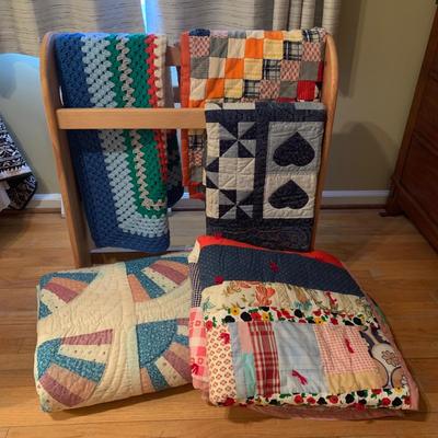 Quilts & Quilt Rack (B1-HS)