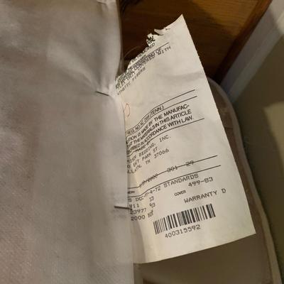 Two Twin Beds with Bedding (B1-HS)