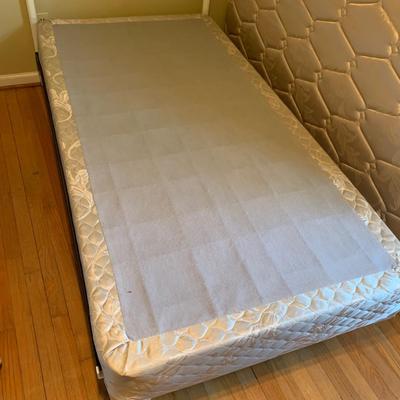 Two Twin Beds with Bedding (B1-HS)