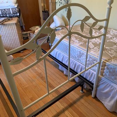 Two Twin Beds with Bedding (B1-HS)