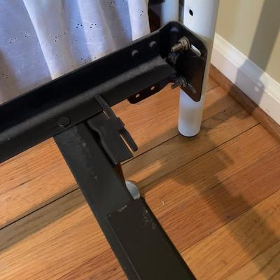 Two Twin Beds with Bedding (B1-HS)