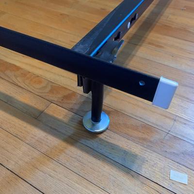 Two Twin Beds with Bedding (B1-HS)