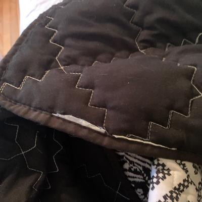 Two Twin Beds with Bedding (B1-HS)