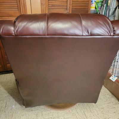 Pair of Lane Furniture Leather Recliners (LR-DW)