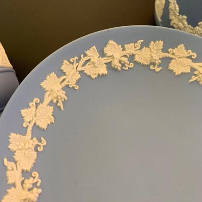 Wedgwood Jasperware Raised Compote & Pair of Bowls
