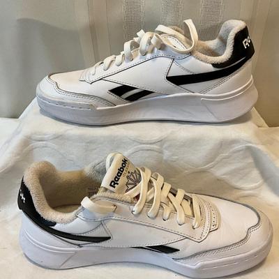 Reebok classic shoes size 6