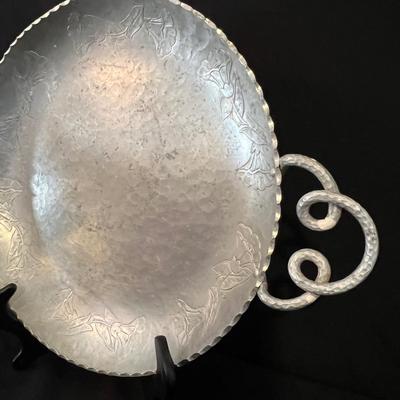 Wrought/Embossed Aluminum W/Limoges China Plate Inserts (B1-RG)