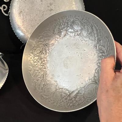 Wrought/Embossed Aluminum W/Limoges China Plate Inserts (B1-RG)