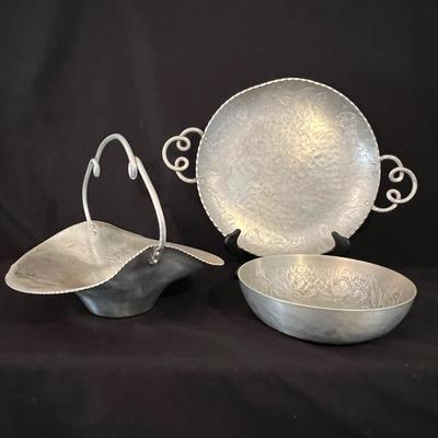 Wrought/Embossed Aluminum W/Limoges China Plate Inserts (B1-RG)