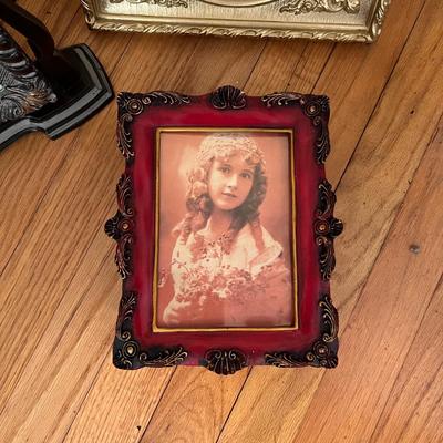 Ornate Frames (B2-RG)