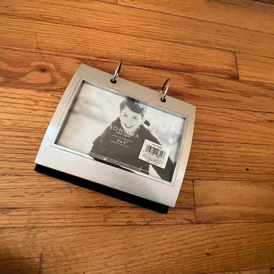 Over Eighty Photo Frames (B2-RG)