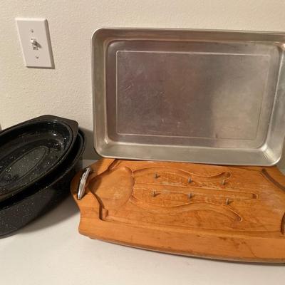 Roasting pans and carving board
