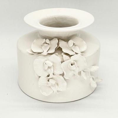 NICHE MODERN HOME ~ Glazed Ceramic White Vase ~ With Three Dimensional Flowers