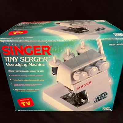 Singer Tiny Serger Overedging Machine (B2-RG)