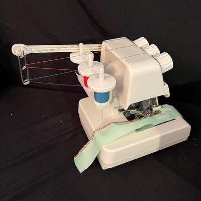 Singer Tiny Serger Overedging Machine (B2-RG)
