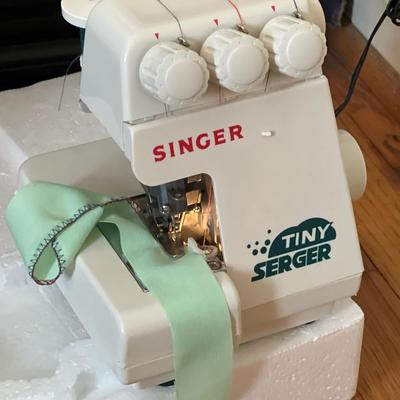 Singer Tiny Serger Overedging Machine (B2-RG)