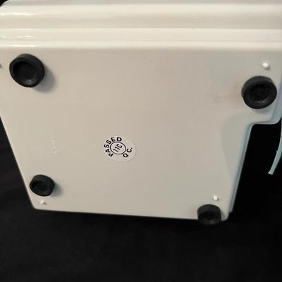 Singer Tiny Serger Overedging Machine (B2-RG)