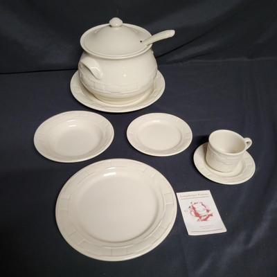 Longaberger Pottery Soup Tureen & Place Settings (BS2-DW)