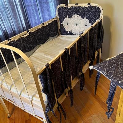 Vintage Metal Crib Bed with Bumpers & Mattress (B2-RG)