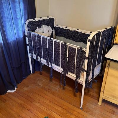 Vintage Metal Crib Bed with Bumpers & Mattress (B2-RG)