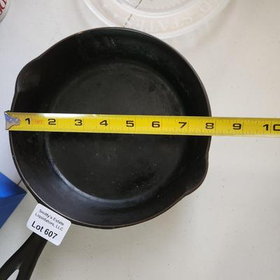 Vintage Hammered Cast Iron Skillet pan 8"