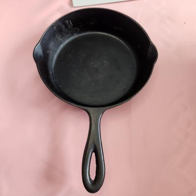 Vintage Hammered Cast Iron Skillet pan 8"