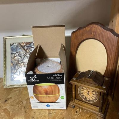 Oil diffuser, clock coasters frame and pic