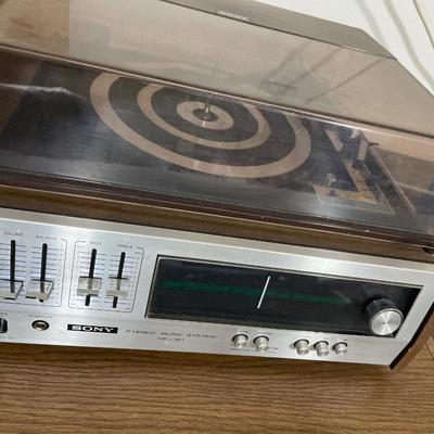 Vintage Sony record player & speakers