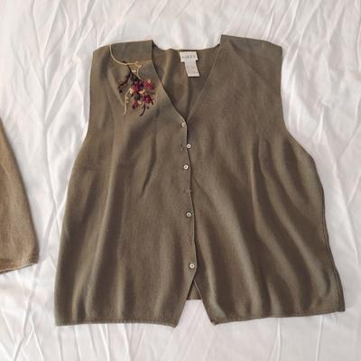 Simply Vera, Southern Lady, Stillwater and more Large Sweaters (B3-BBL)