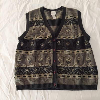 Simply Vera, Southern Lady, Stillwater and more Large Sweaters (B3-BBL)