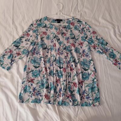 Alfred Dunner, Southern Lady and more Medium Tops and Sweaters (B3-BBL)