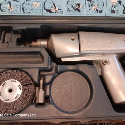 Electric 1/4" Varible-speed drill kit with case and contents