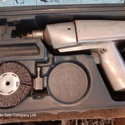 Electric 1/4" Varible-speed drill kit with case and contents