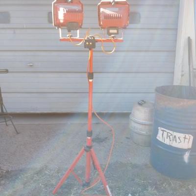 Double headed electric work light on stand