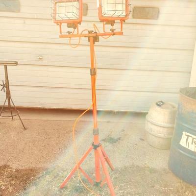 Double headed electric work light on stand