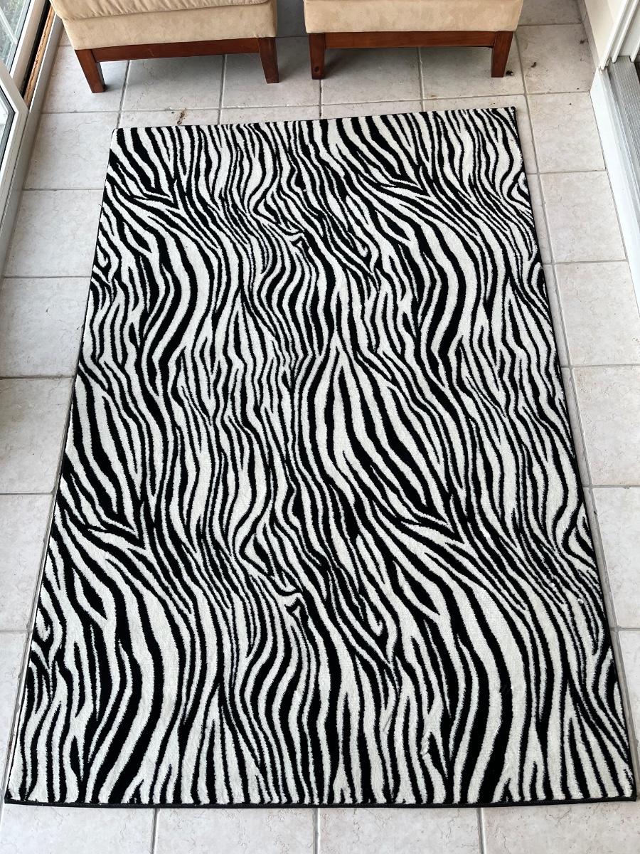 LOT 57P Zebra Throw Rug 4' x 6'