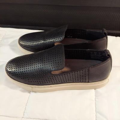 Size 7 Shoes by Crocs, Reebok, Keds and more (B3-BBL)