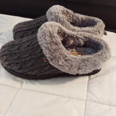 Size 7 Shoes by Crocs, Reebok, Keds and more (B3-BBL)