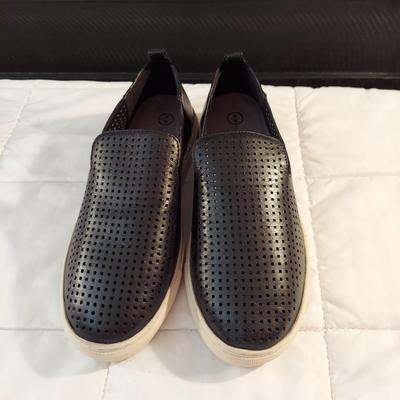 Size 7 Shoes by Crocs, Reebok, Keds and more (B3-BBL)