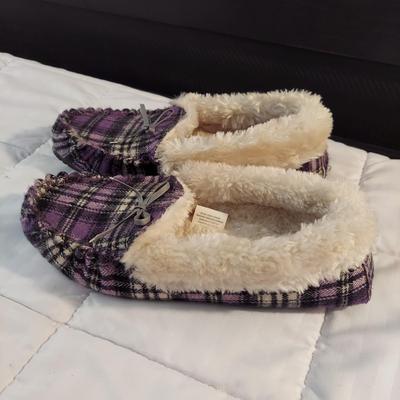 Size 7 Shoes by Crocs, Reebok, Keds and more (B3-BBL)