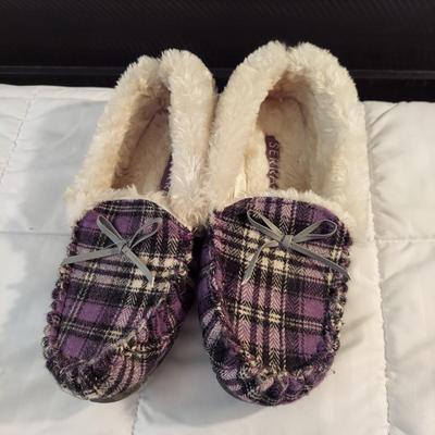 Size 7 Shoes by Crocs, Reebok, Keds and more (B3-BBL)