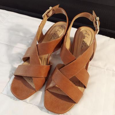 Size 7 Shoes by Crocs, Reebok, Keds and more (B3-BBL)