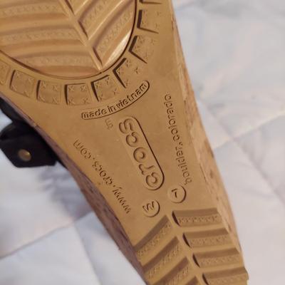 Size 7 Shoes by Crocs, Reebok, Keds and more (B3-BBL)