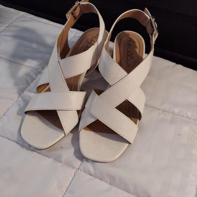 Size 7 Shoes by Crocs, Reebok, Keds and more (B3-BBL)